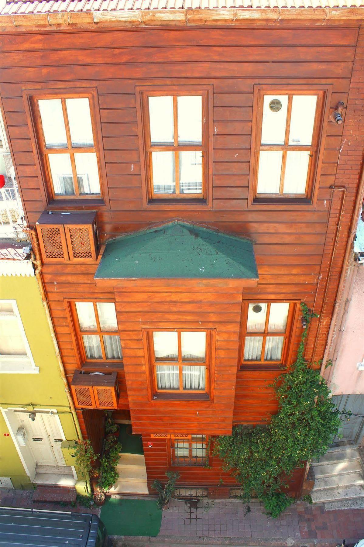 Blue Eye Apartment